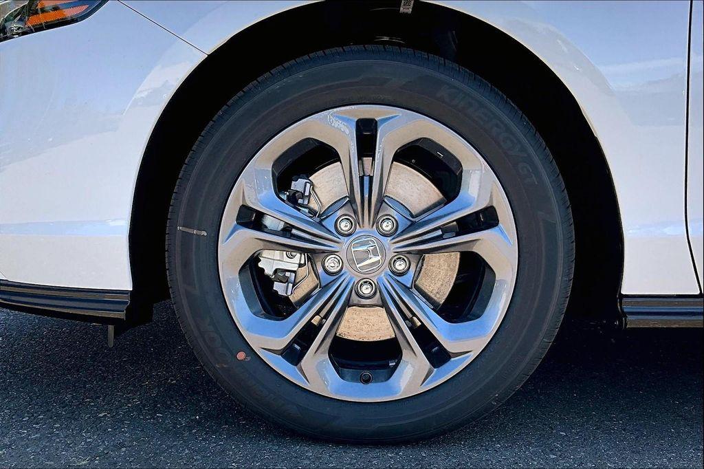new 2025 Honda Accord Hybrid car, priced at $33,977