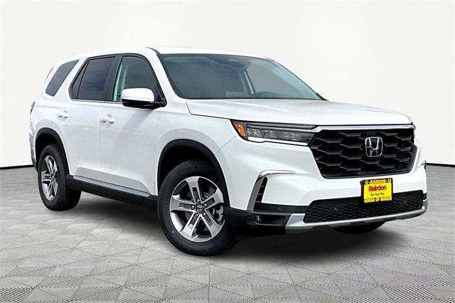new 2025 Honda Pilot car, priced at $47,550