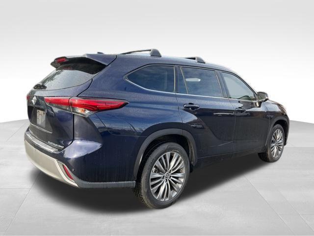 used 2020 Toyota Highlander car, priced at $29,777
