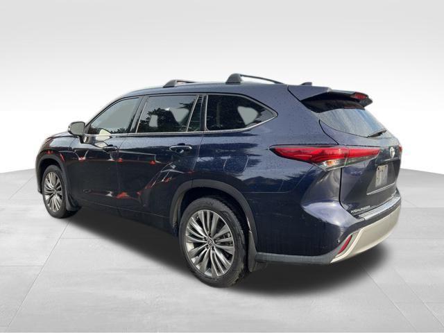 used 2020 Toyota Highlander car, priced at $29,777
