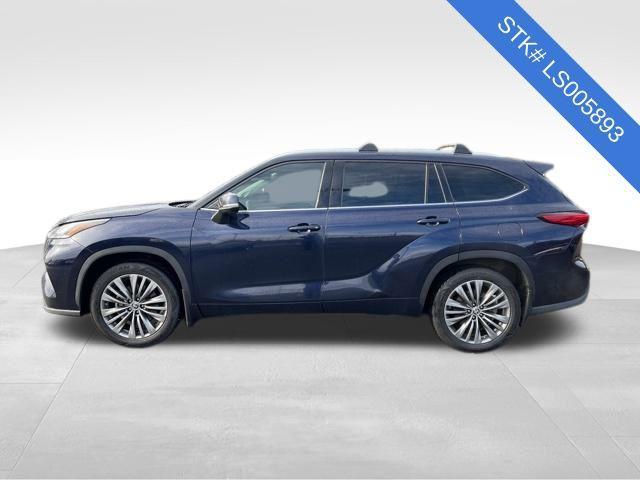 used 2020 Toyota Highlander car, priced at $29,777