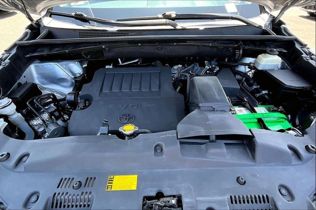used 2015 Toyota Highlander car, priced at $21,888