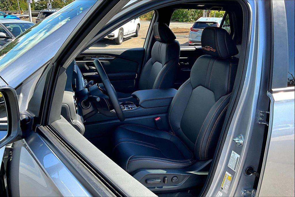 new 2025 Honda Pilot car, priced at $50,850