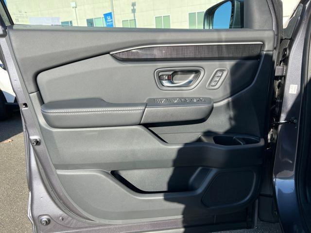 new 2025 Honda Pilot car, priced at $53,075