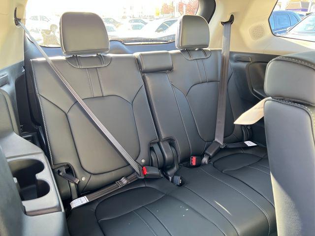 new 2025 Honda Pilot car, priced at $53,075