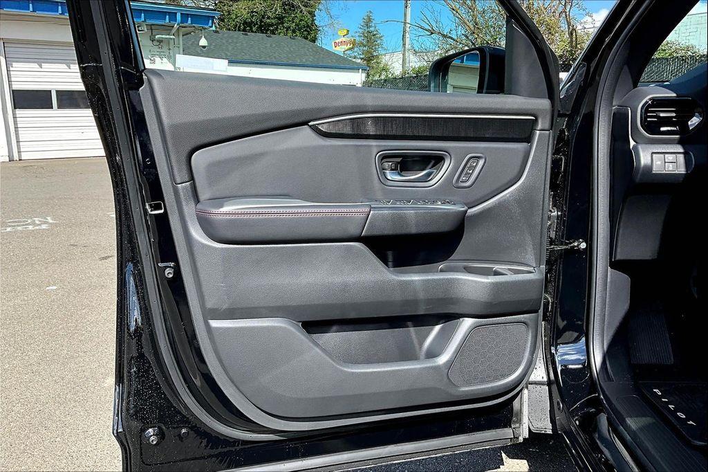 new 2025 Honda Pilot car, priced at $56,030
