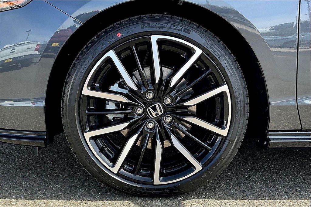 new 2025 Honda Accord Hybrid car, priced at $40,450