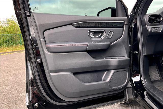 new 2025 Honda Pilot car, priced at $54,575