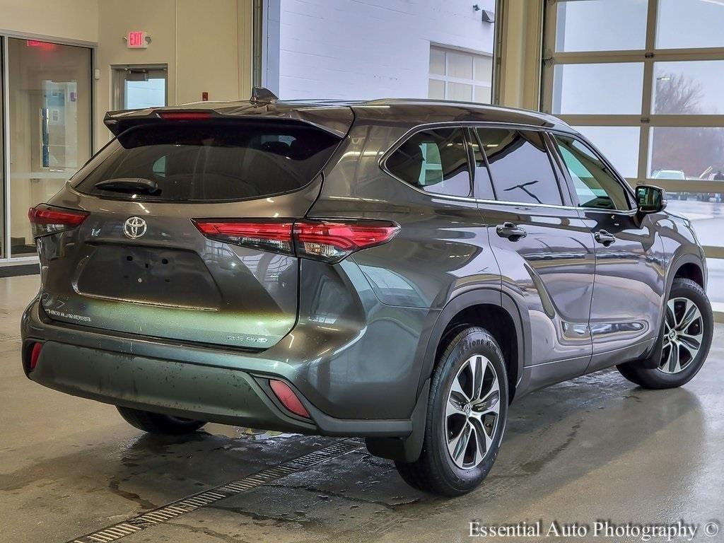 used 2021 Toyota Highlander car, priced at $30,695