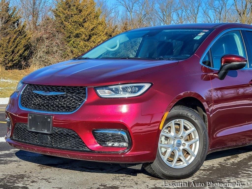 used 2023 Chrysler Pacifica car, priced at $25,995