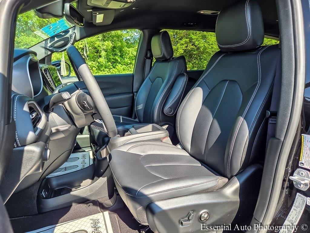 used 2025 Chrysler Pacifica car, priced at $38,695