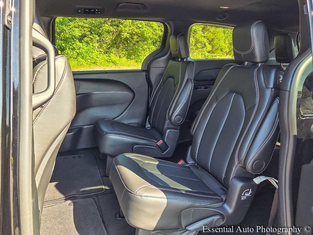 used 2025 Chrysler Pacifica car, priced at $38,695