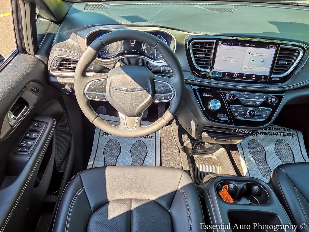 used 2025 Chrysler Pacifica car, priced at $38,995