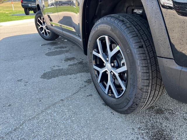 new 2025 Jeep Grand Cherokee L car, priced at $43,795