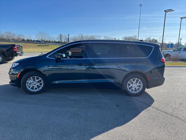 new 2025 Chrysler Pacifica car, priced at $38,640