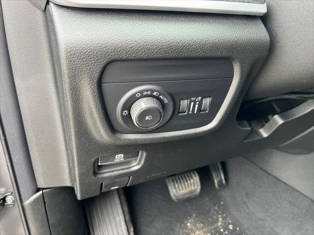 new 2025 Jeep Grand Cherokee car, priced at $42,720