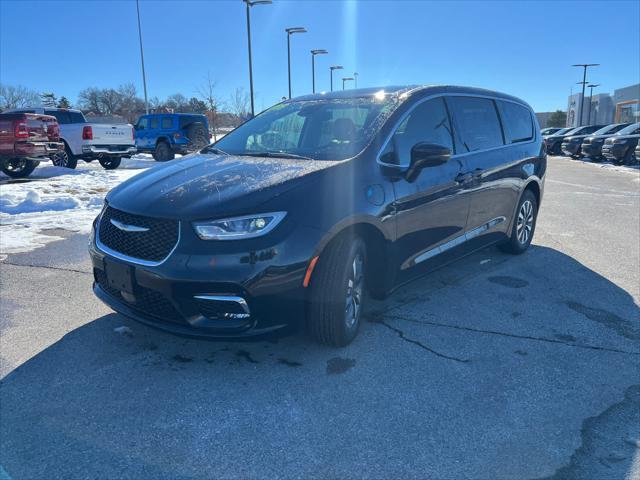 used 2022 Chrysler Pacifica Hybrid car, priced at $28,700