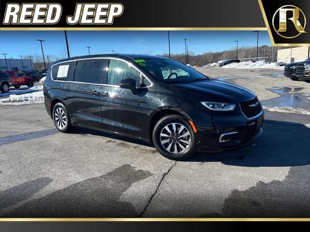 used 2022 Chrysler Pacifica Hybrid car, priced at $28,962