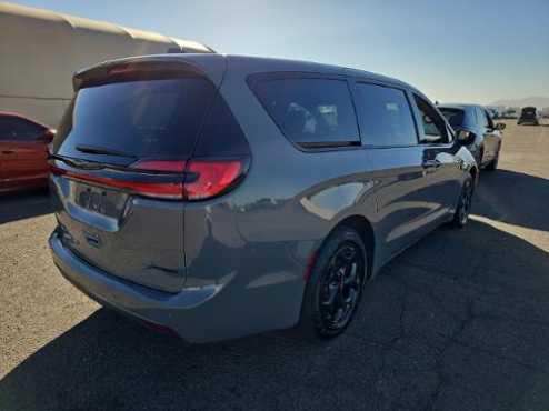 used 2022 Chrysler Pacifica Hybrid car, priced at $36,000