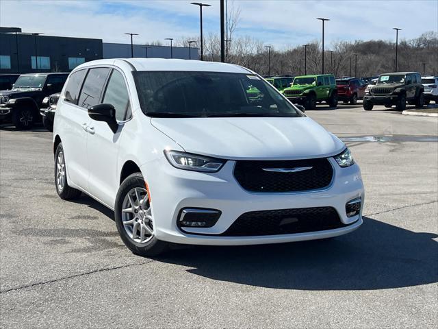 new 2025 Chrysler Pacifica car, priced at $37,645