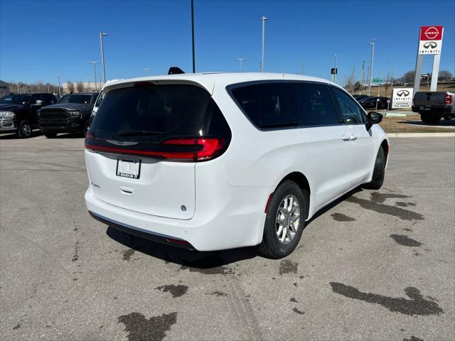 new 2025 Chrysler Pacifica car, priced at $37,645