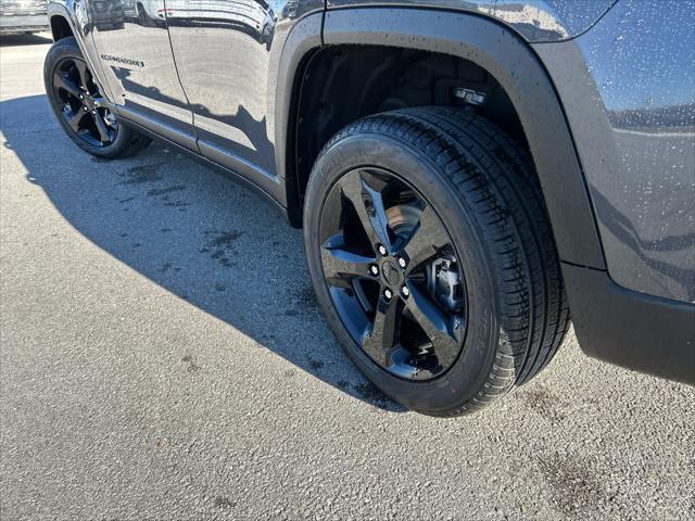 new 2025 Jeep Grand Cherokee car, priced at $47,035