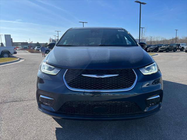 new 2025 Chrysler Pacifica car, priced at $39,920