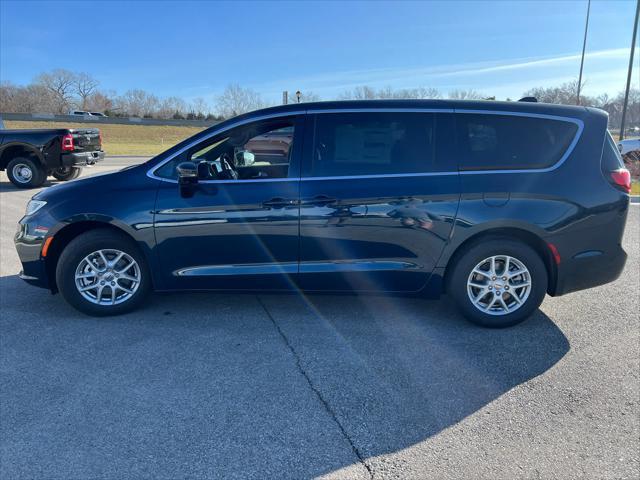 new 2025 Chrysler Pacifica car, priced at $39,920