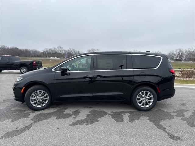 new 2025 Chrysler Pacifica car, priced at $41,920