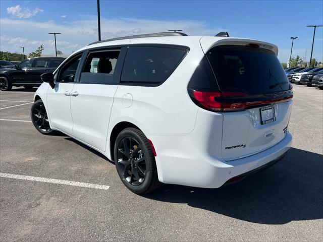 new 2024 Chrysler Pacifica car, priced at $46,970
