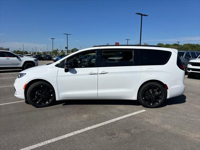 new 2024 Chrysler Pacifica car, priced at $46,970