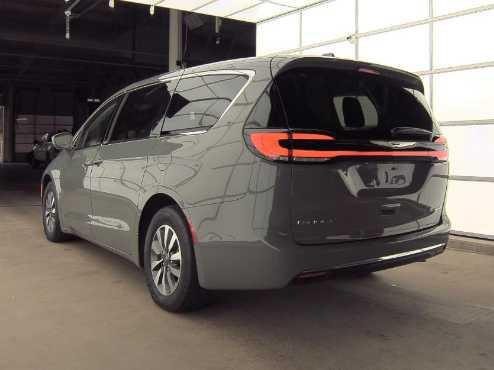 used 2022 Chrysler Pacifica Hybrid car, priced at $34,500