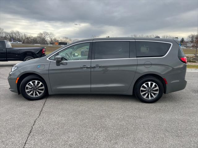 used 2022 Chrysler Pacifica Hybrid car, priced at $32,944