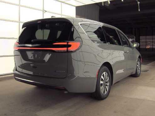 used 2022 Chrysler Pacifica Hybrid car, priced at $34,500