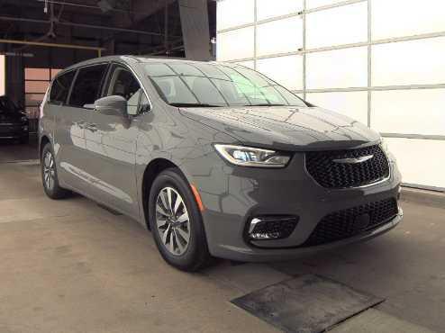 used 2022 Chrysler Pacifica Hybrid car, priced at $34,500