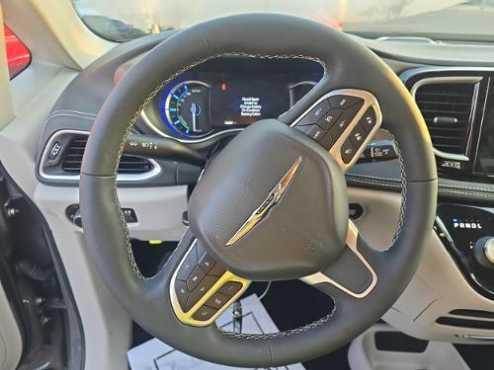 used 2022 Chrysler Pacifica Hybrid car, priced at $34,500