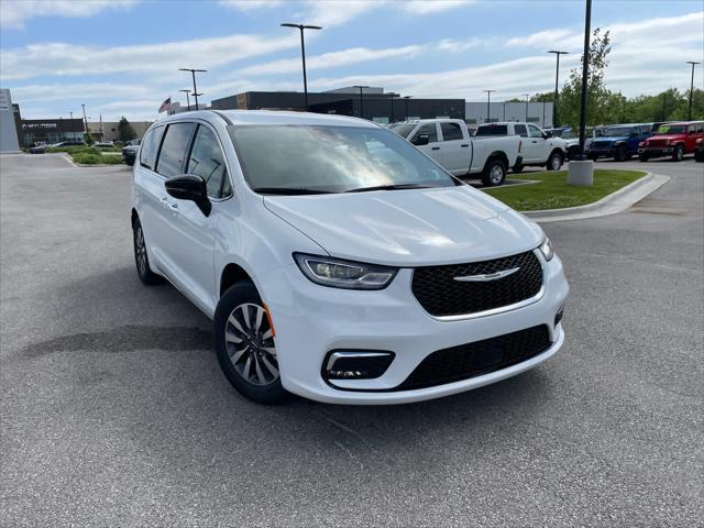 new 2024 Chrysler Pacifica Hybrid car, priced at $51,605