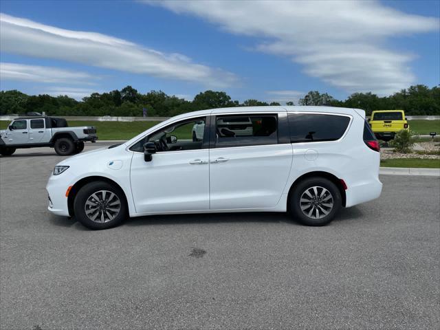 new 2024 Chrysler Pacifica Hybrid car, priced at $51,605