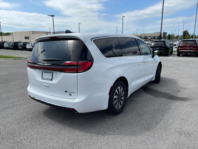 new 2024 Chrysler Pacifica Hybrid car, priced at $51,605