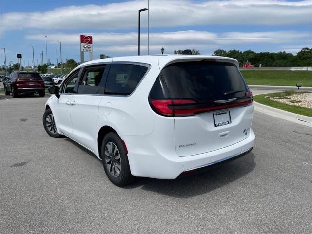 new 2024 Chrysler Pacifica Hybrid car, priced at $51,605