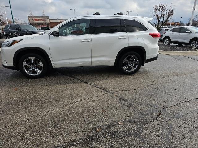 used 2018 Toyota Highlander Hybrid car, priced at $26,400