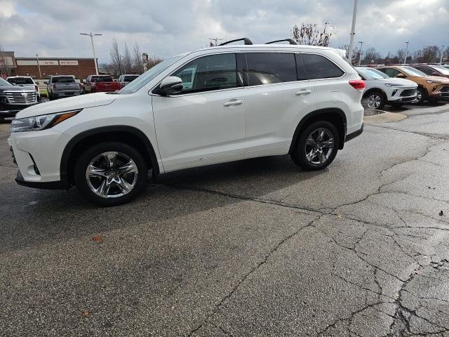 used 2018 Toyota Highlander Hybrid car, priced at $26,400