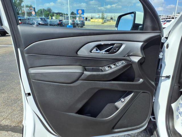 used 2023 Chevrolet Traverse car, priced at $30,900