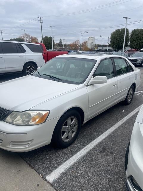 used 2000 Toyota Avalon car, priced at $4,000