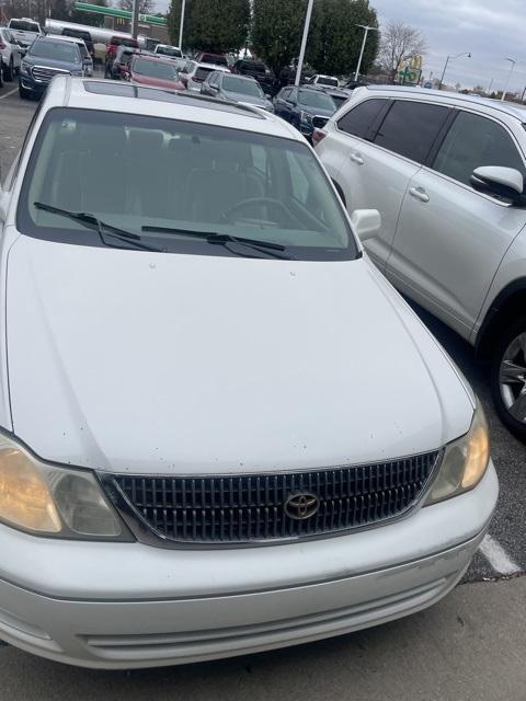 used 2000 Toyota Avalon car, priced at $4,000