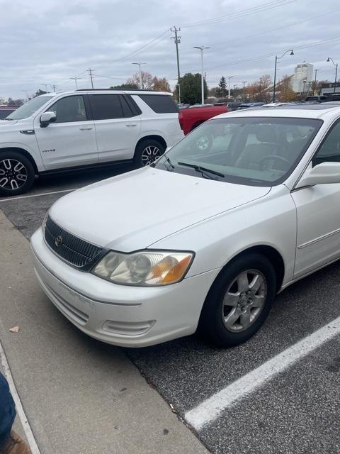 used 2000 Toyota Avalon car, priced at $4,000