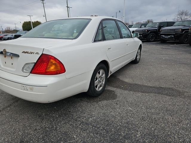 used 2000 Toyota Avalon car, priced at $3,200