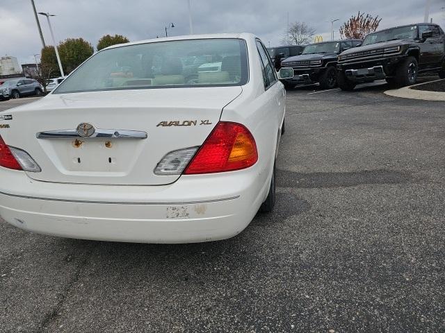 used 2000 Toyota Avalon car, priced at $3,200