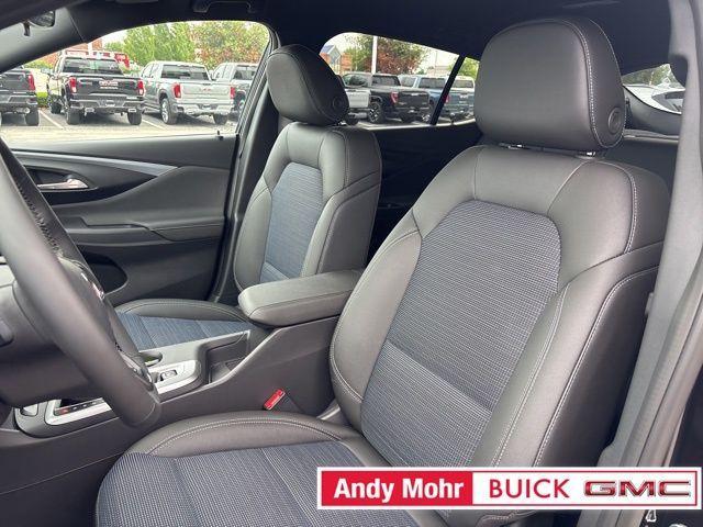new 2025 Buick Envista car, priced at $24,874