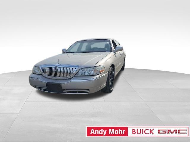used 2005 Lincoln Town Car car, priced at $2,894